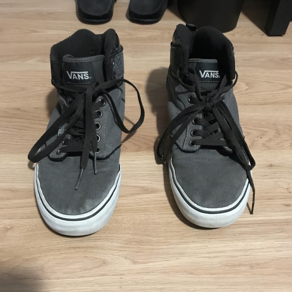 Vans tennis shoes
